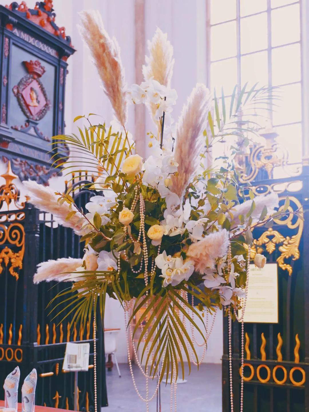 Pampaspluimen in bloemstukken: inspiratie voor bruiloften & evenementen